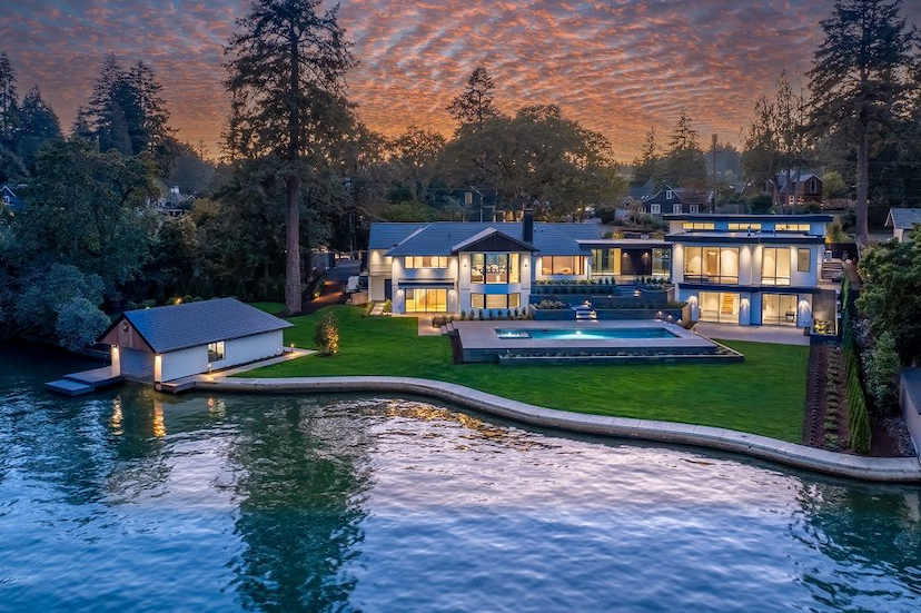 Lakefront Luxury In Lake Oswego