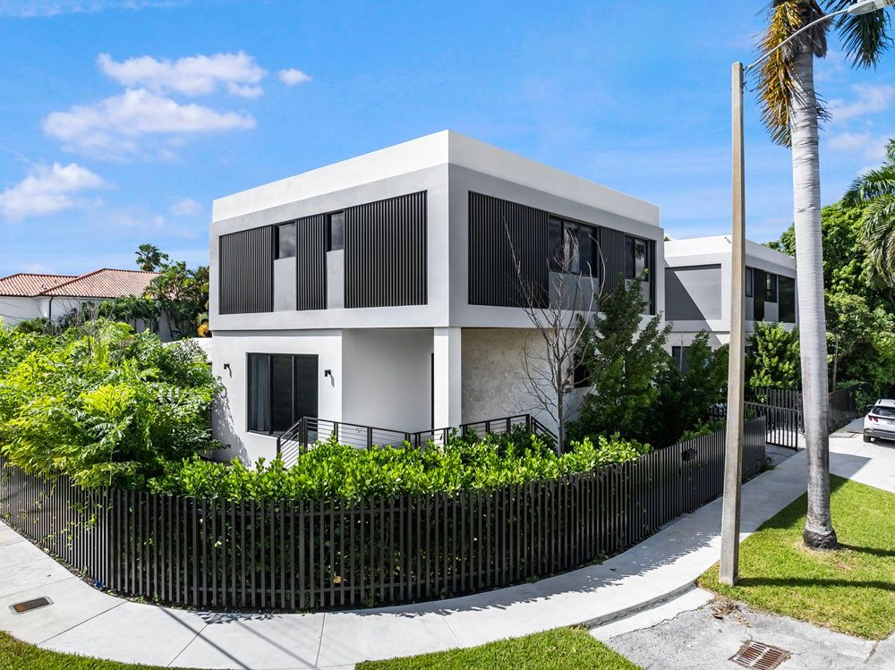Tropical Modern 3300
