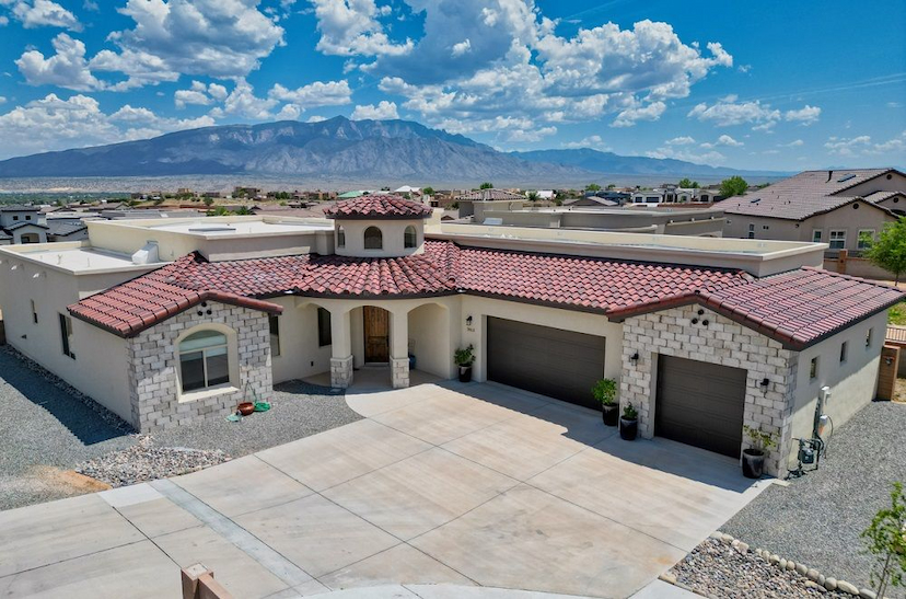 Luxury Mountain View Residence