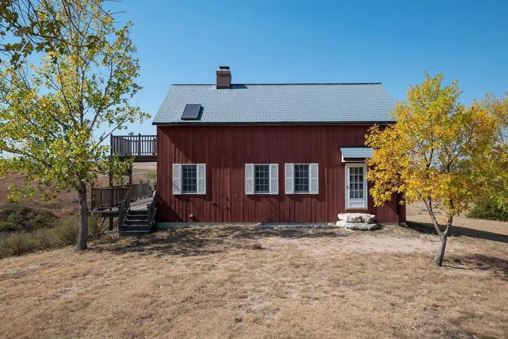 Rockwell-Style Lakefront Retreat