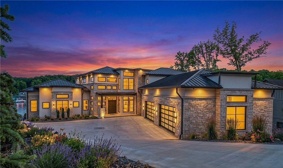 Architectural Modern Showpiece