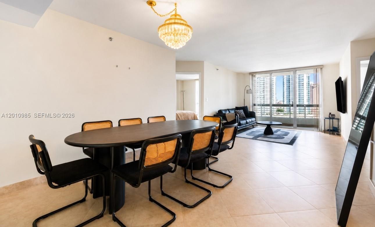 3600 Mystic Pointe Drive # 1209