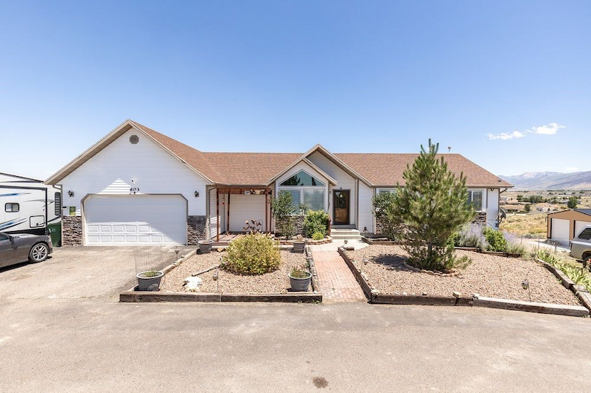 Discover Stunning Ruby Mountain Views & Versatile Living!