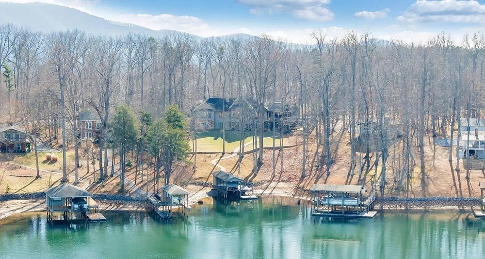 Luxury Lakefront Living, Peaceful Escapes