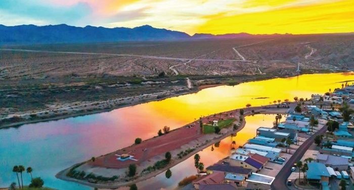 Colorado Riverfront Entertainer
