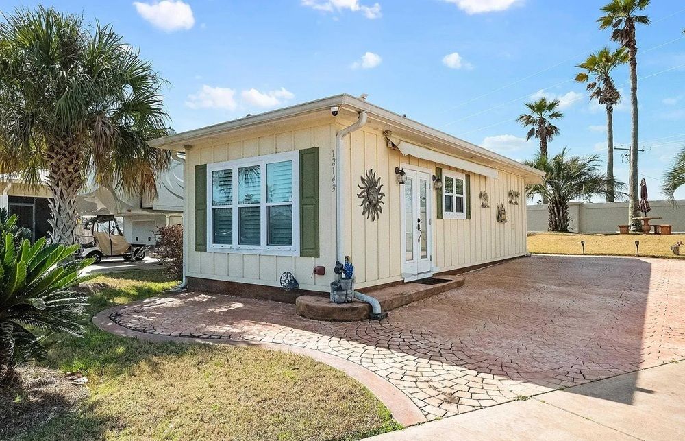 12143 Gateway Drive