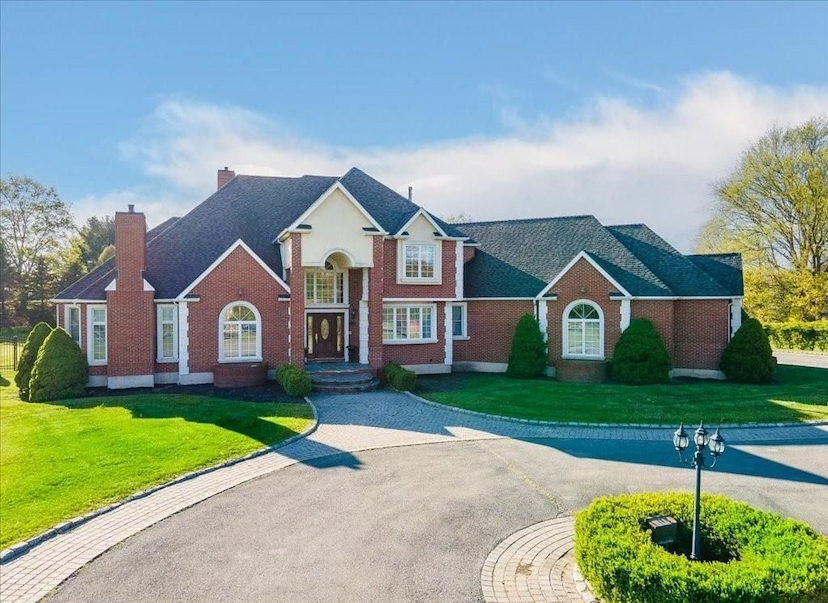 3 Bristol Dr