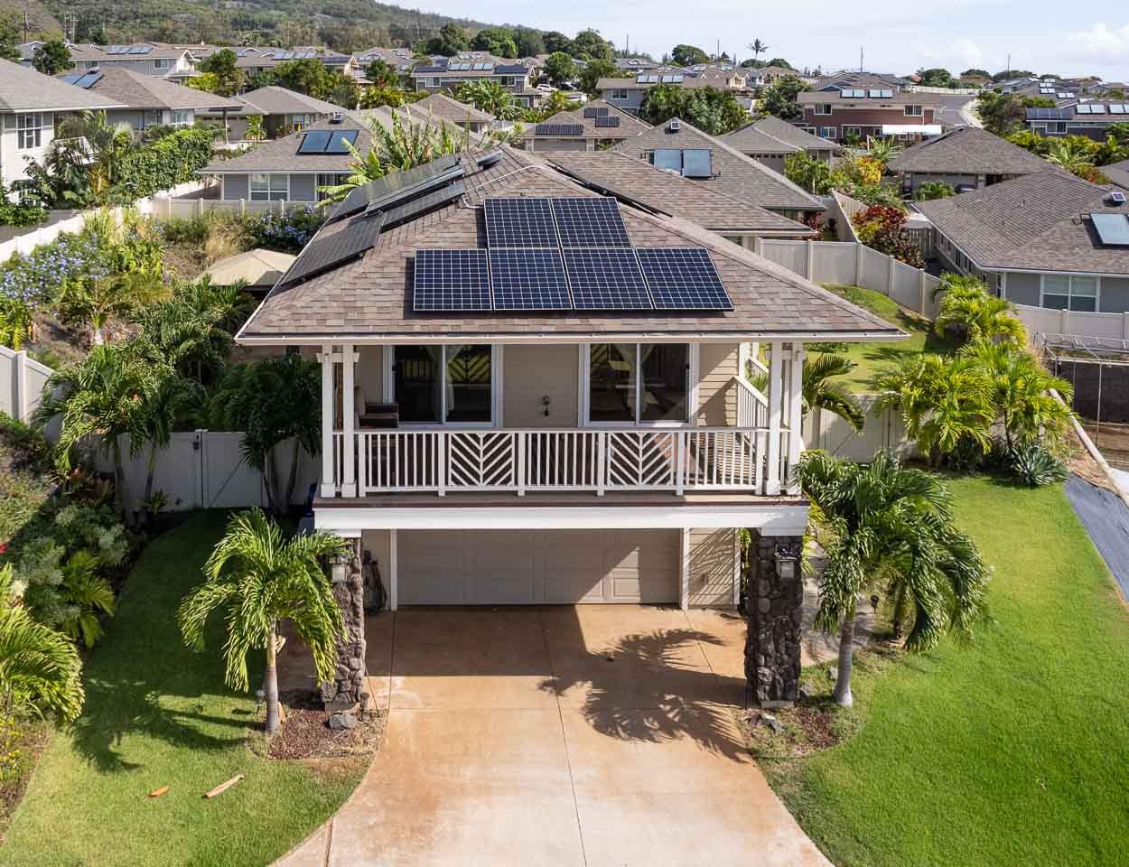 Exceptional Home In Modern Central Maui Community