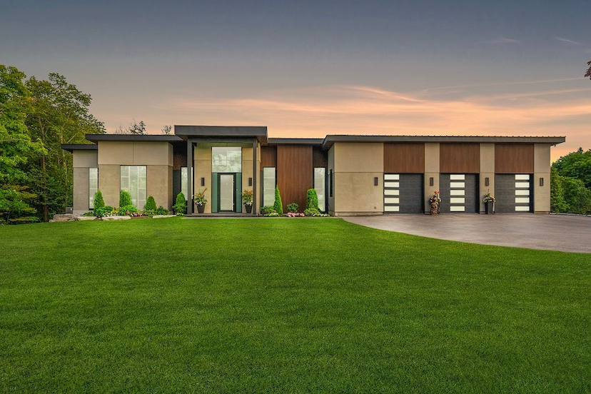 Barrie - Stunning Modern Executive Estate Backing Onto Golf Course!