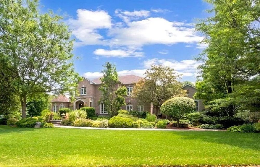 10 Forest Ridge Crescent