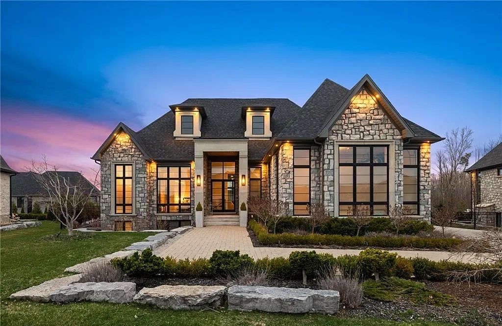 A Masterpiece Of Quiet Lakeside Luxury