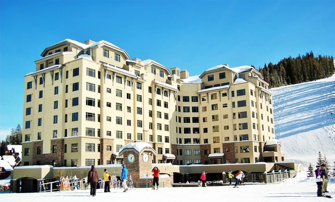 Summit Hotel 10,608, Big Sky