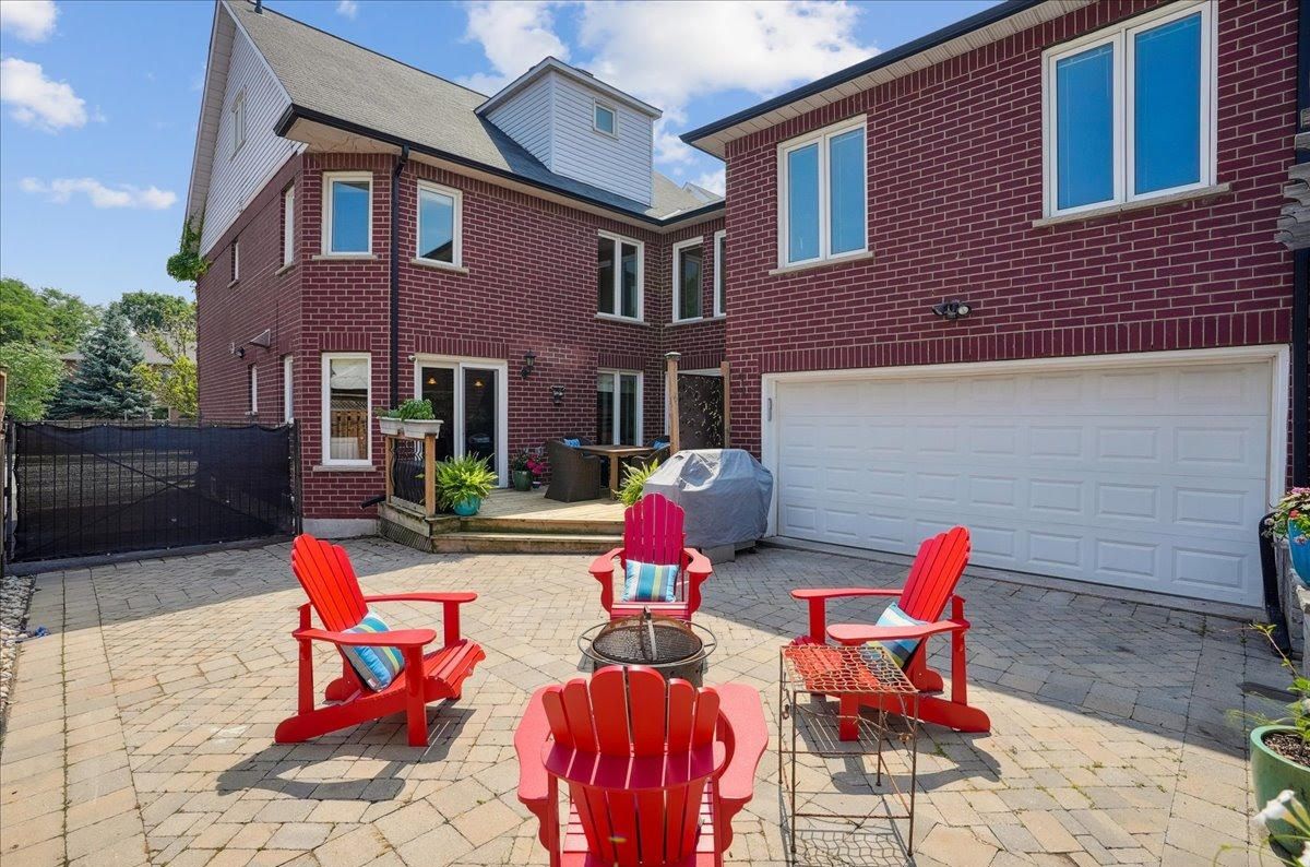 Over 5100sq.ft. In This 6+1 Bedroom Home In River Oaks