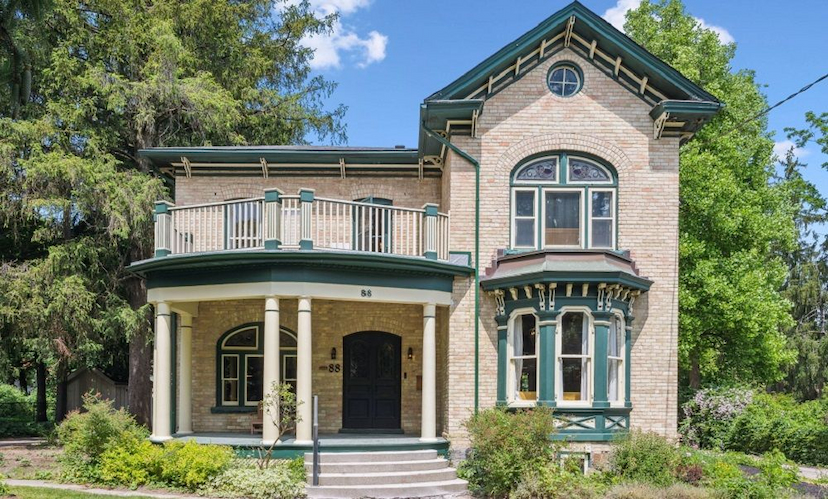 88 William St W