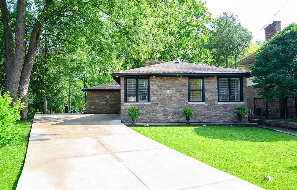 16 Freeland Court