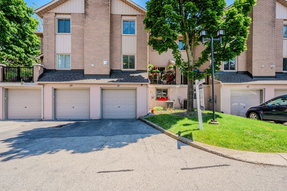 38 Elora Drive Unit #21