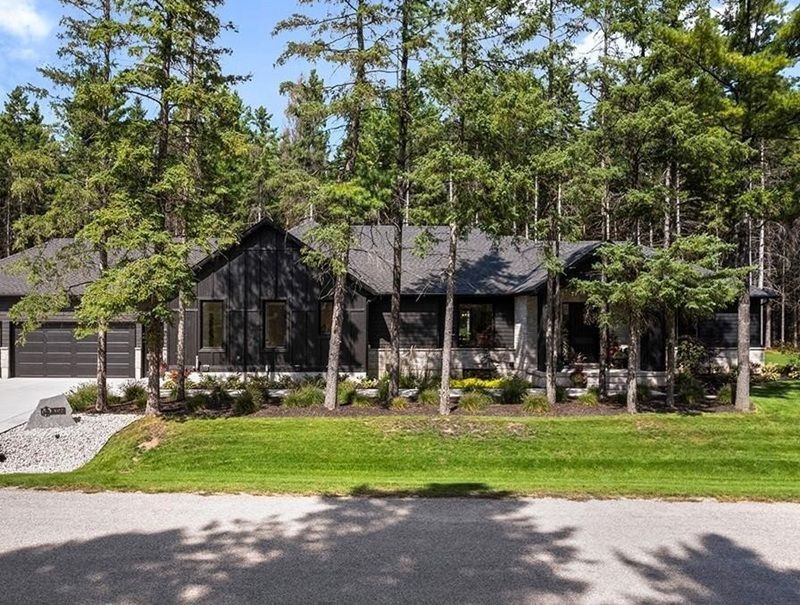 Stunning Bungalow In Elmwood
