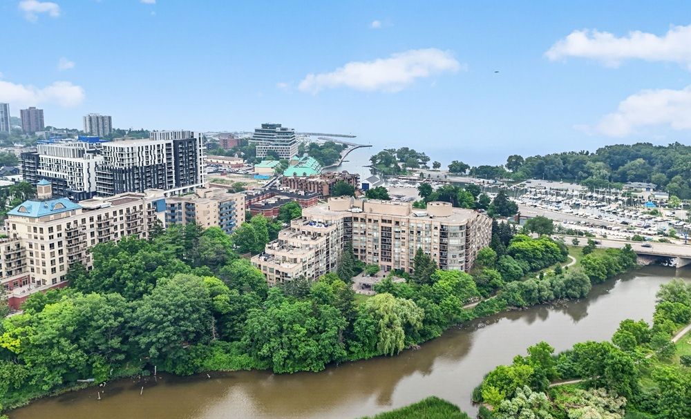 Beautifully Renovated | Waterfront