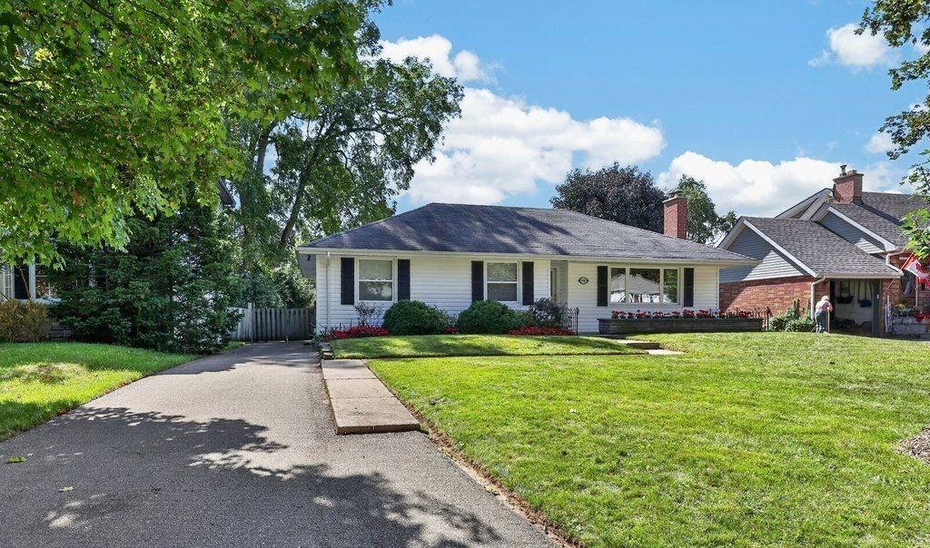 Generous Lot And Waterfront Access