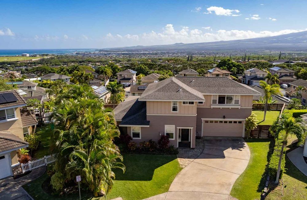 Best Of Maunaleo At Kehalani—expansive, Manicured Lawn & Covered Lanai With Panoramic Vews Of The Ocean And Haleakala