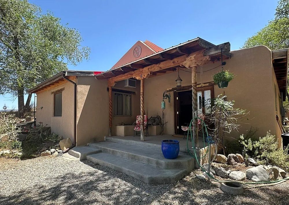 8 Pioneer Rd