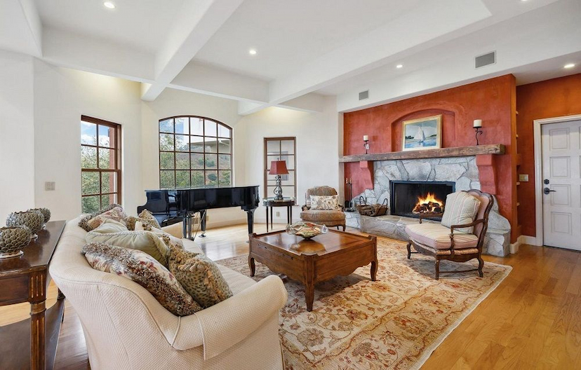 335 Gravatt Dr