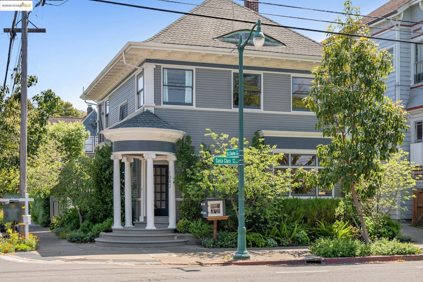 Charming Colonial Revival In Central Alameda