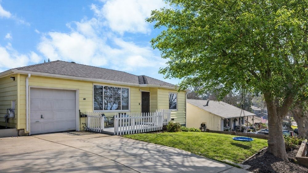 59 La Cruz Avenue