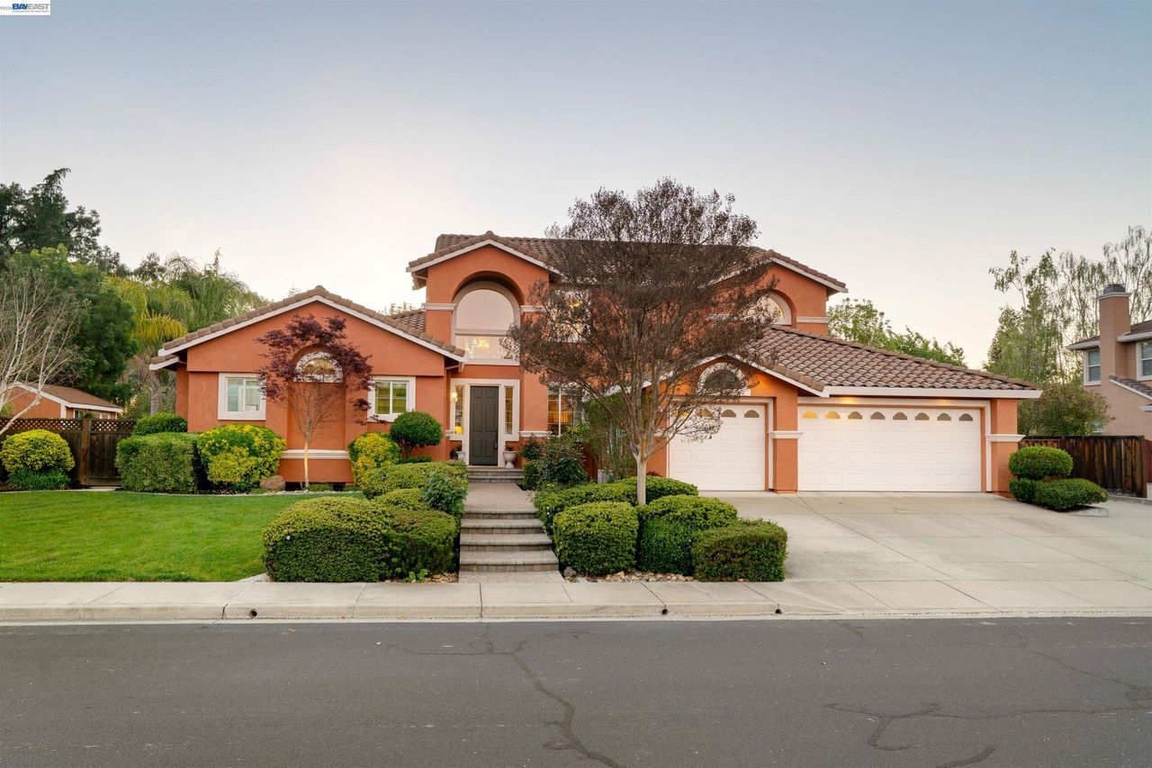 1635 Embassy Circle