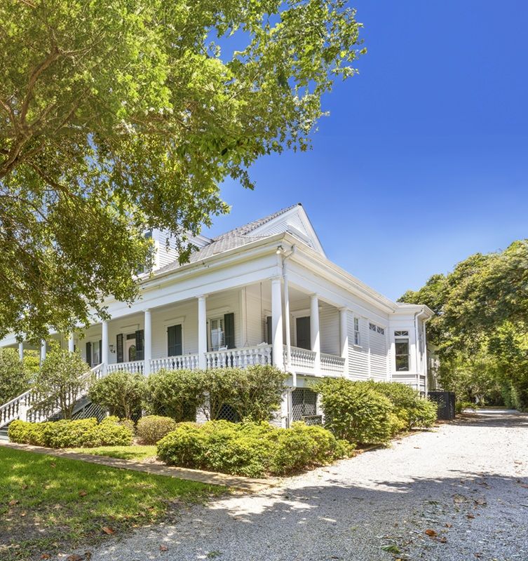Pass Christian Scenic Drive Beachfront Estate With Resort Style Amenities