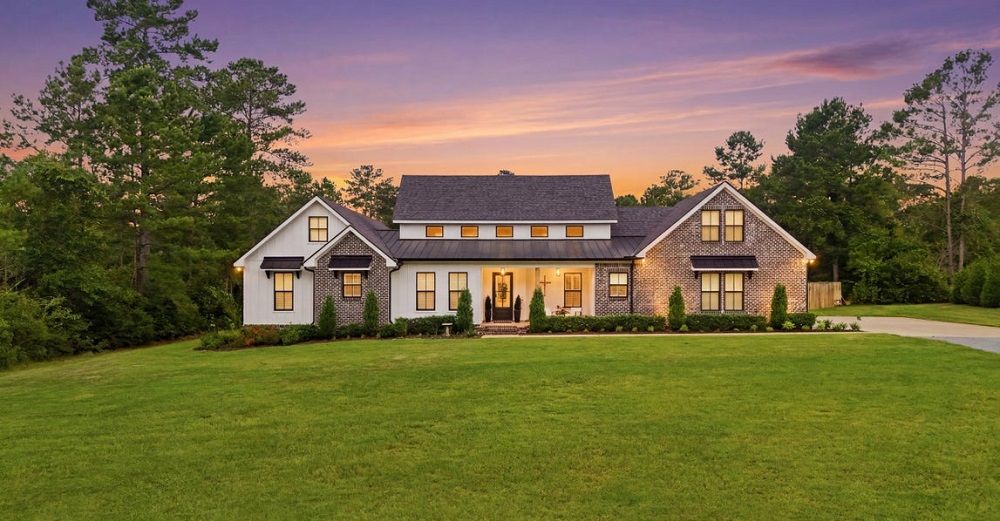 Luxury Country Living At Its Finest!