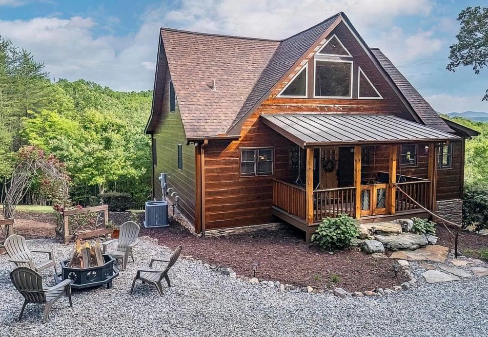 Mountain Retreat In Exquisite Log Home