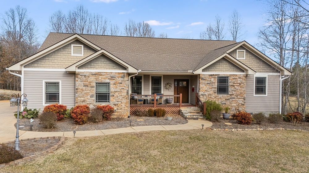 Stoneybrook Meticulously Maintained Home