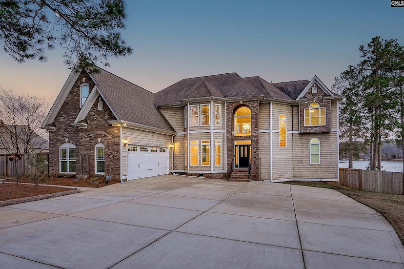 Lakefront Living