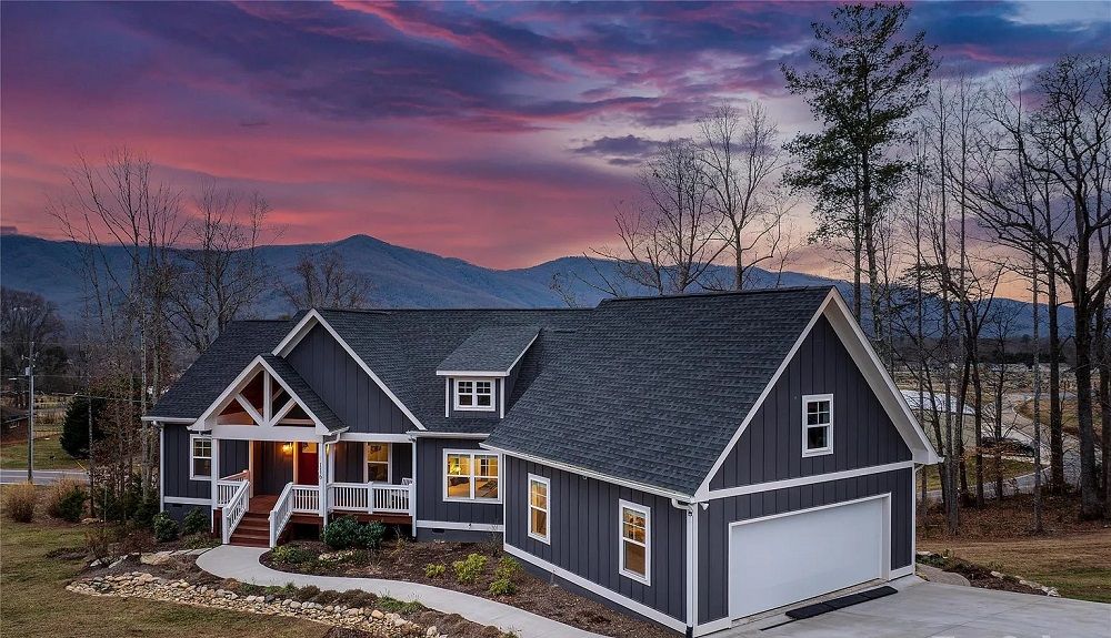 Charming Modern Home With Stunning Mountain Views