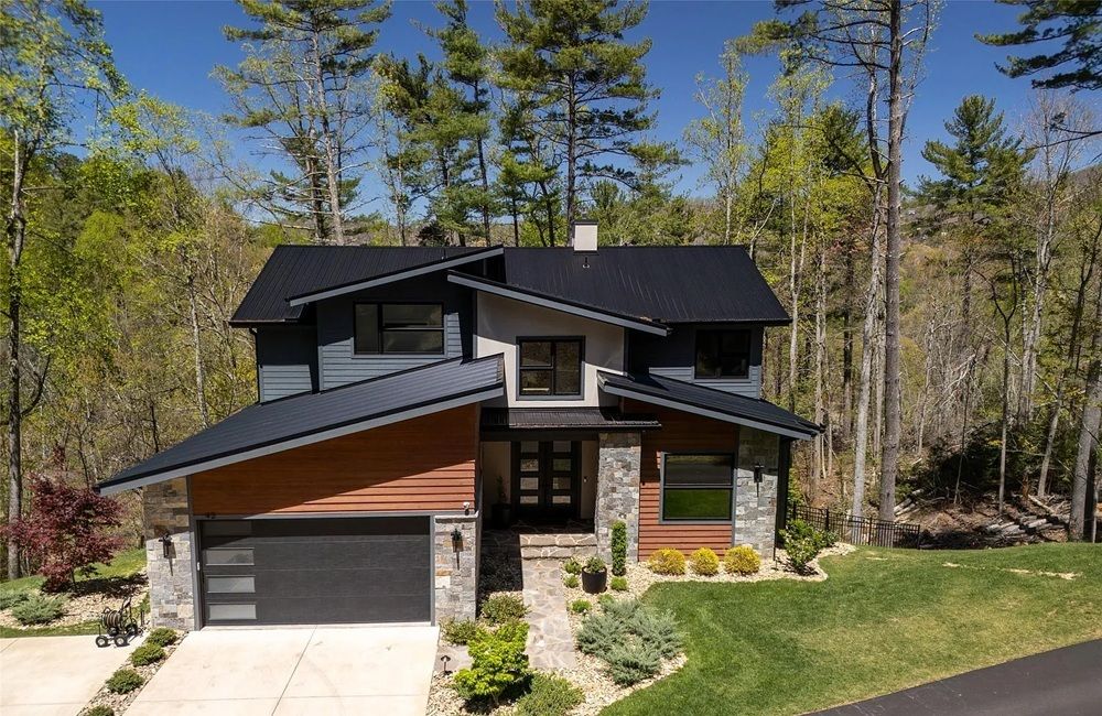 Custom-Built Luxury Home In Prestigious North Asheville