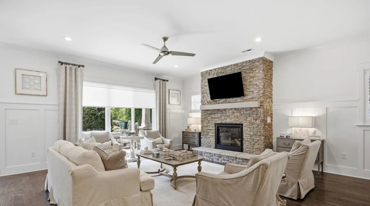 744 Amalfi Drive