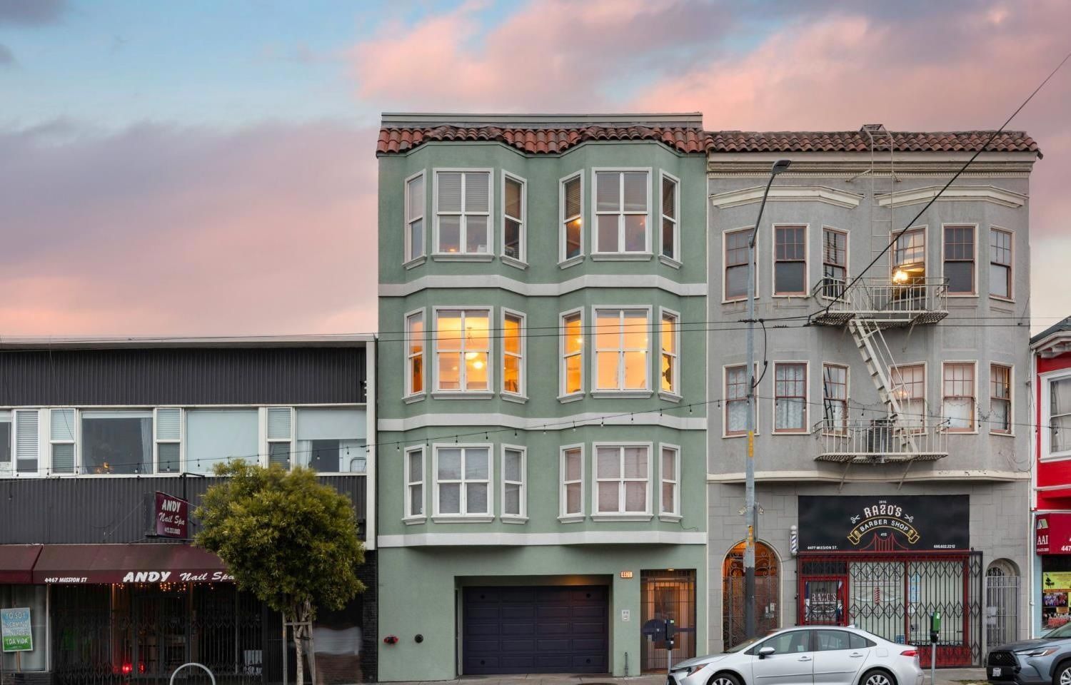 4471 Mission St