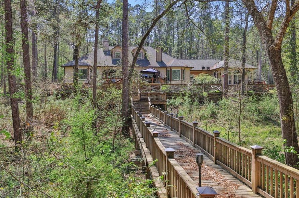 Luxury Meets Nature On Expansive Retreat