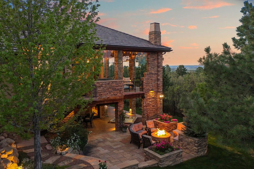 Luxury Living In Stratton Pines!