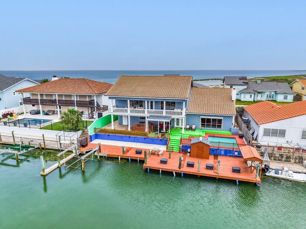 214 Bayview Dr