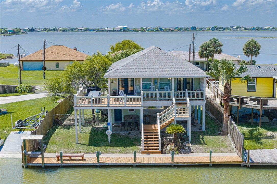 142 Lakeshore Dr