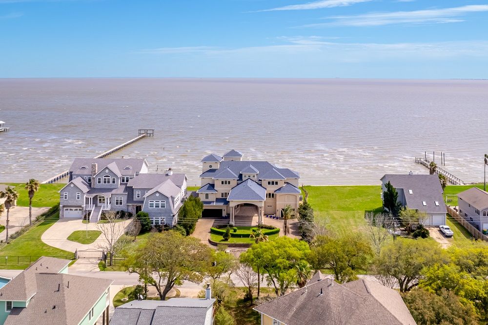 Enjoy Waterfront View Of Galveston Bay