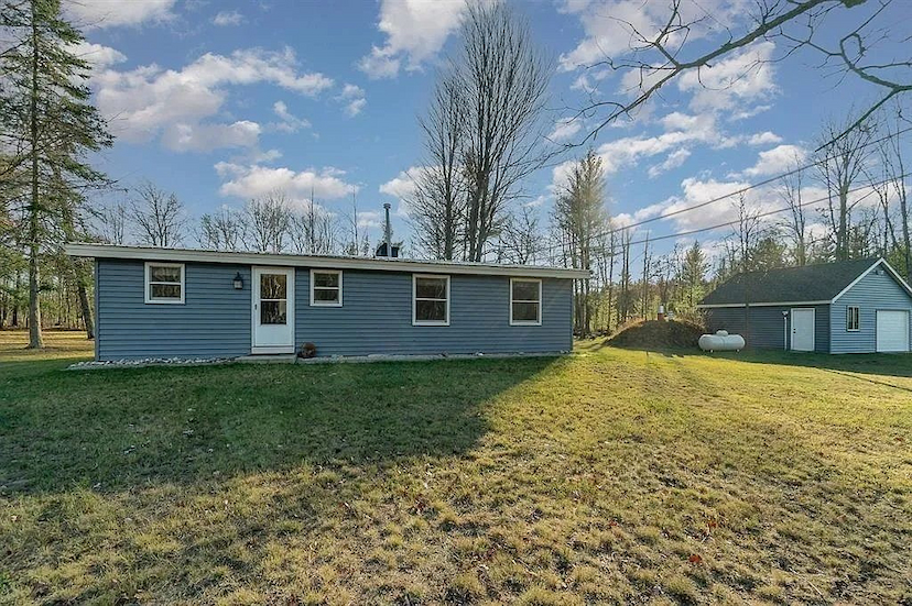 A Hunting Retreat On 40 Acres With A Guest House