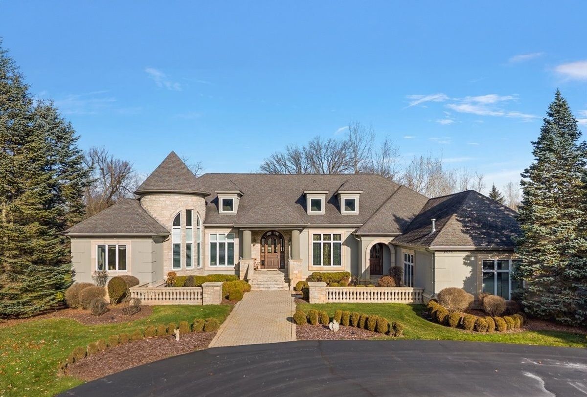 Beautiful Ranch With Private Lot