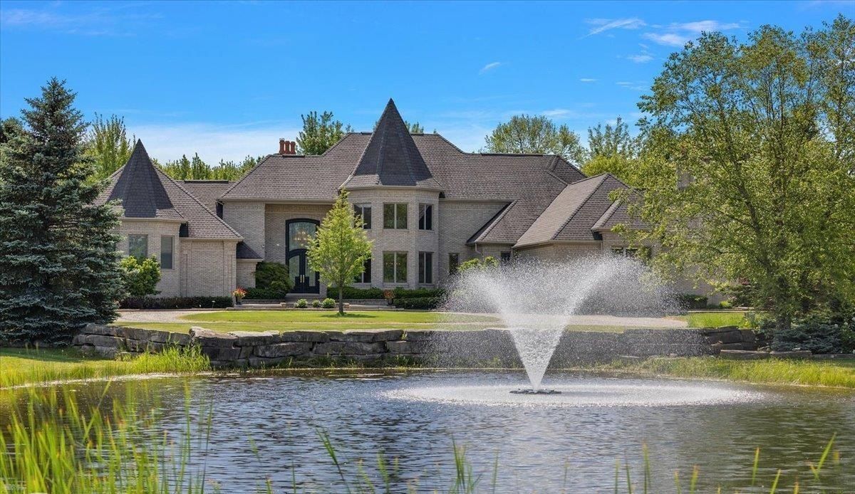 9.5 Acre Gated Estate