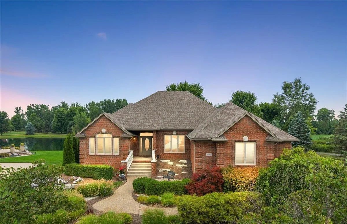 Pondside Ranch With Pool