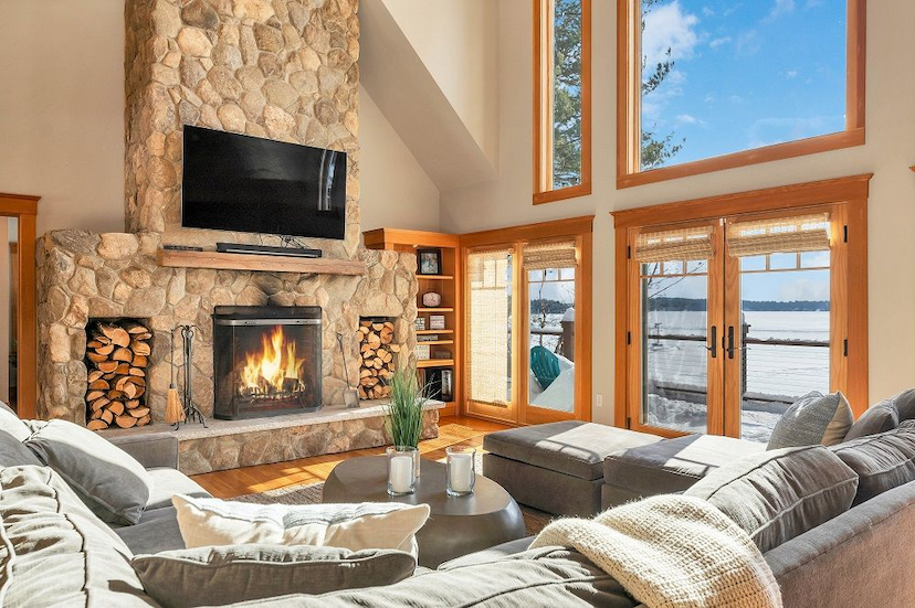 Luxurious Lakefront Estate