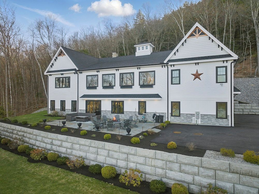 Luxury Lakeside Living