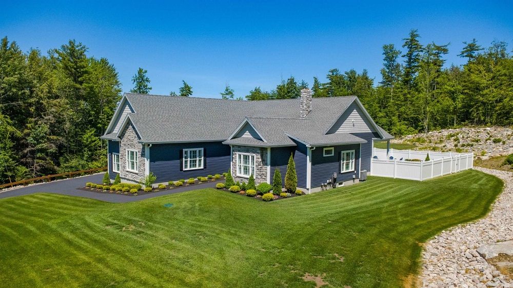 Serene, Spacious, Turnkey Lakeview Retreat